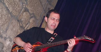 Morreu António Soares, guitarrista dos Xeque Mate